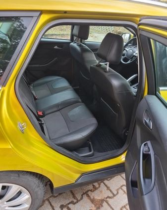 Ford Focus cena 24500 przebieg: 250000, rok produkcji 2011 z Łódź małe 379